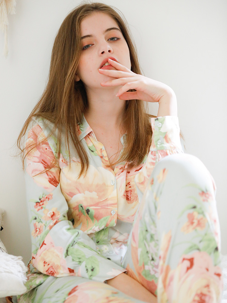 

Floral Printed Long Sleeve Button-Down Lapel Pajama Set