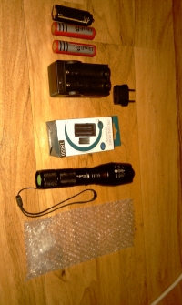 Ultrafire   T6 5 Mode 1600LM Zoomable LED Flashlightt Suit