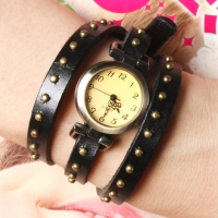 Fashion Retro Leather Rivet Wristband Bracelet Wrist Watch 4 Colors