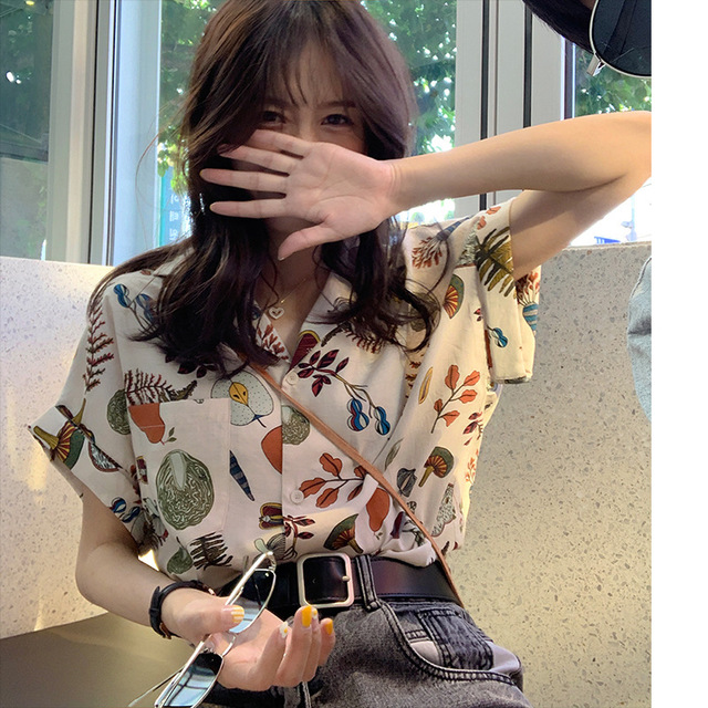 

Season New Women's Picnic Shirt Flower Shirt Female Design Hong Kong Style Loose Temperament Short-sleeved Shirt Generation