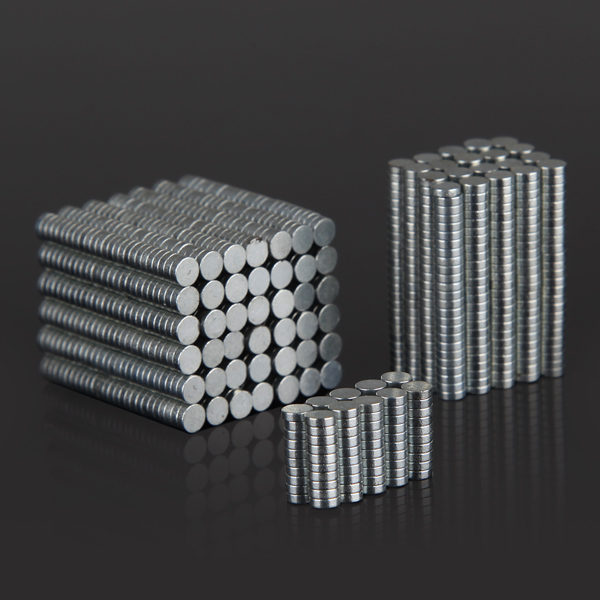 

100PCS 3mm x 1mm N35 Rare Earth Neodymium Super Strong Magnets