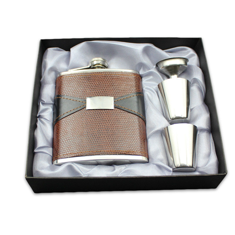 

7oz Stainless Steel Portable Whiskey Hip Flask Foreskin Embossed Pot PU Leather Mini Jug Bottles Flagon Set Gift Box with Cup and Funnel