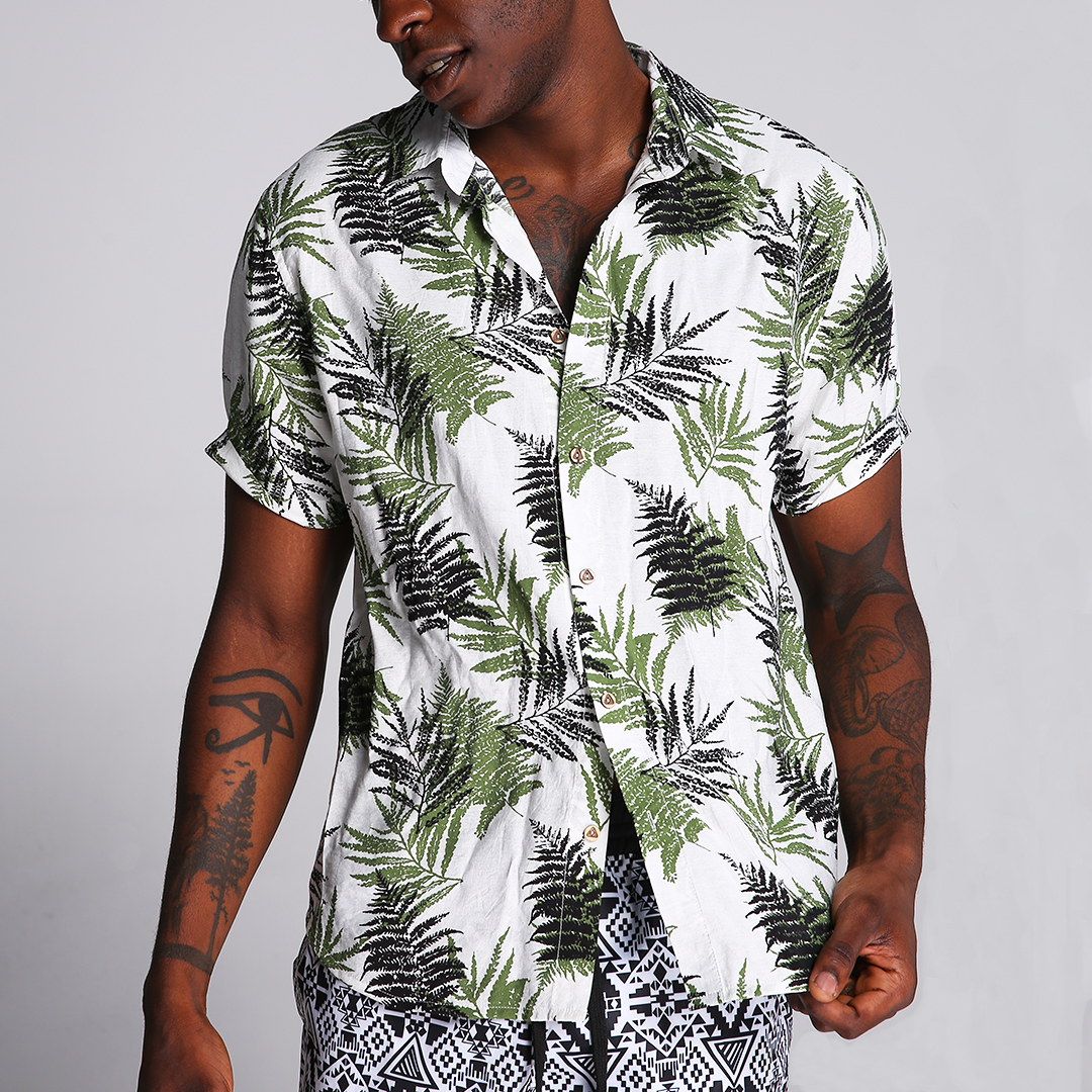 

Men Hawaiian Leaf Printed Cotton Short Sleeve Loose Shirts