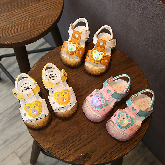 

Season Baby Shoes New Cartoon Children Soft Bottom Baotou Flashing Light Men And Women Baby Toddler Sandals Tide