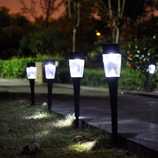 0.8W Солнечная Powered Пластик На открытом воздухе Сад LED Ландшафтный путь Газонокосилка Лампа