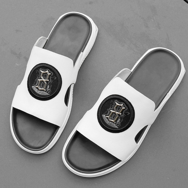 

European Station Leather Men's Sandals And Slippers Season New Wild Word Drag Outside Wearing Fashion Casual Men's Sandals