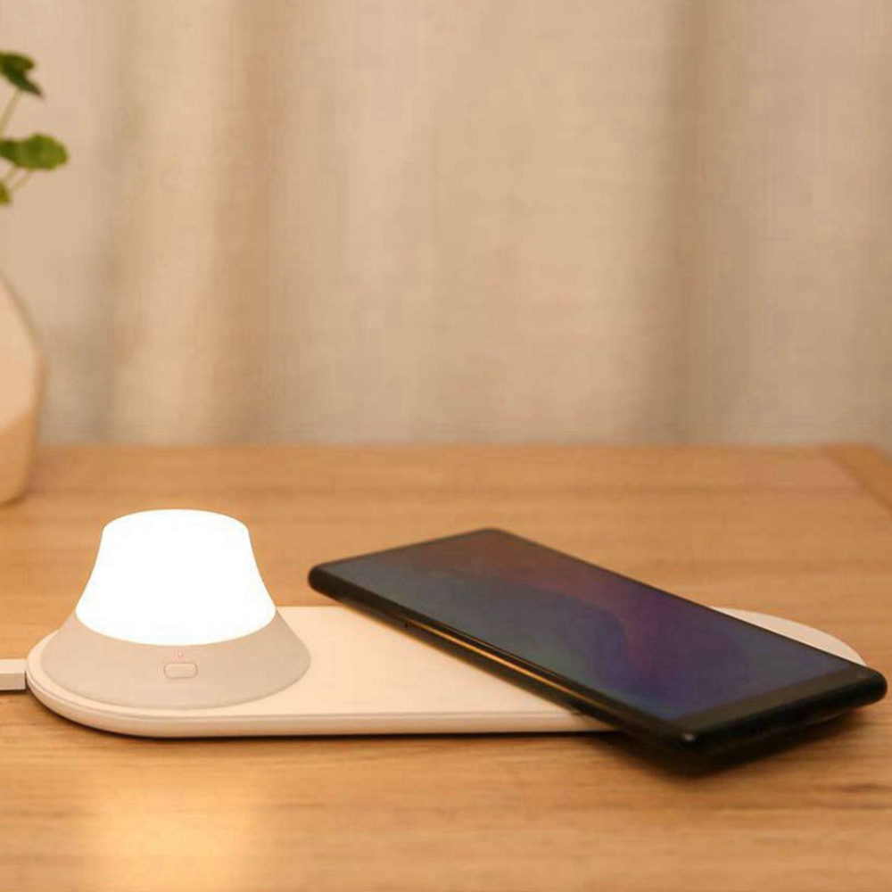 

Yeelight Wireless Charger with LED Night Light Magnetic Attraction Fast Charging For iPhone (Xiaomi Ecosystem Product)