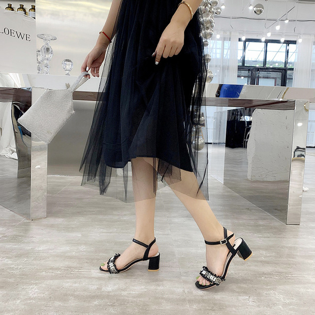 

Net Red Fairy Wind Sandals Female Season Word Buckle With Beaded Color Thick With Temperament Wild Foreign High Heels