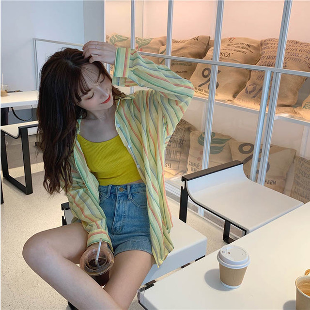 

Шикарный корейский стиль Rainbow Stripes Легкий и дышащий солнцезащитный крем Рубашка