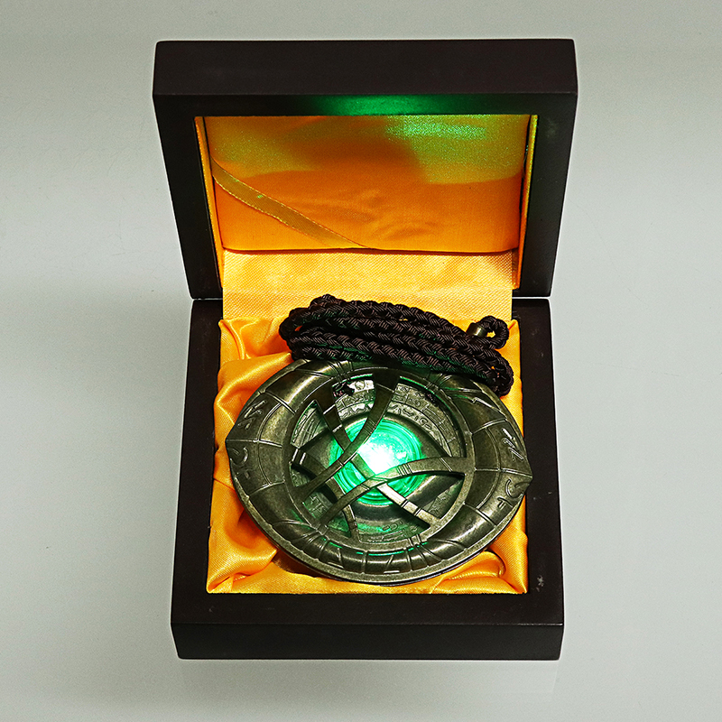 

Dr. Strange Luminous Eye of Agomoto Necklace Alloy Built-in Lithium Electronic Switch Toys With Box Packaging
