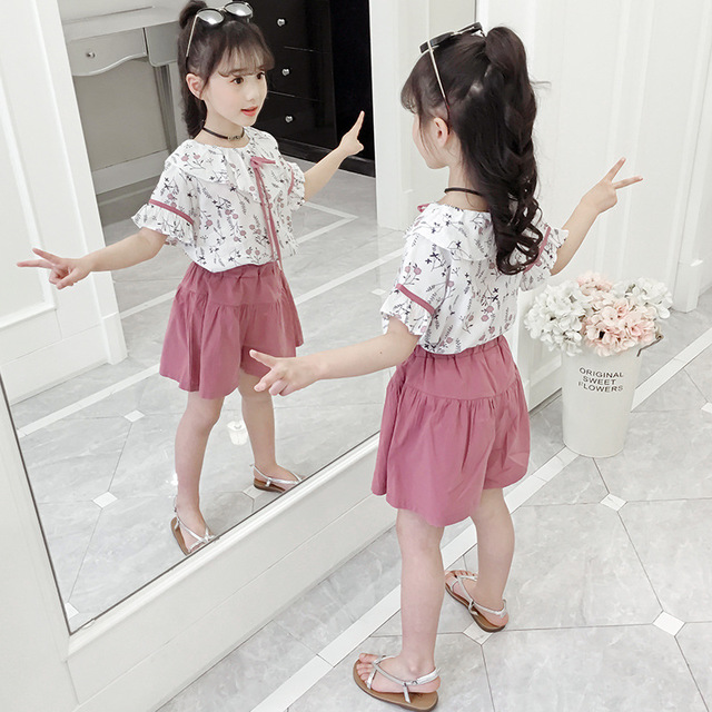 

Chao Children's Clothing Girls Season New Floral Short-sleeved Round Neck T-shirt + Shorts Fashion Suit Two-piece
