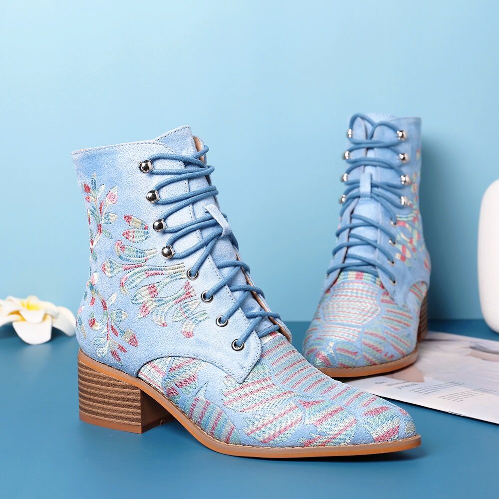 

Women Elegant Flowers Embroideried Cloth Ankle Boots