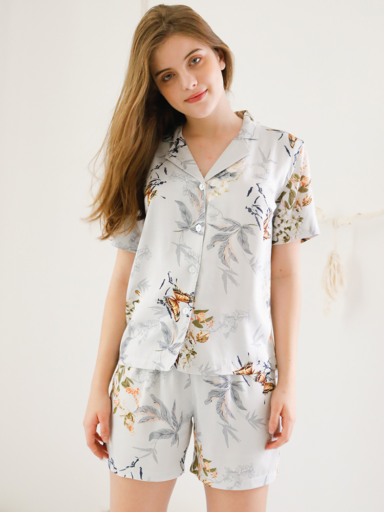 

Пижамный комплект с атласным цветочным принтом на пуговицах с коротким рукавом