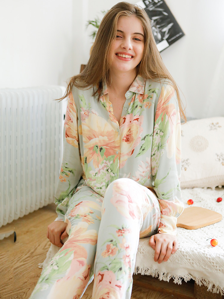

Повседневный пижамный комплект с атласным цветочным принтом отворотом на пуговицах