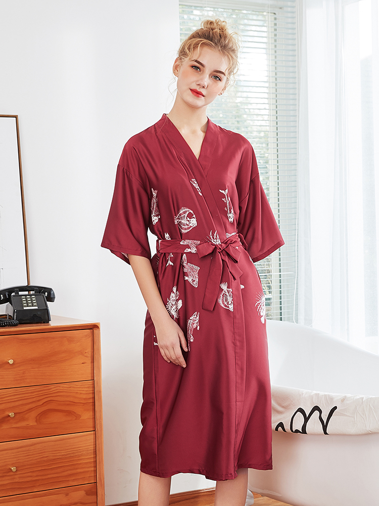 

Шелковистое платье-кимоно с V-образным вырезом и V-образным вырезом