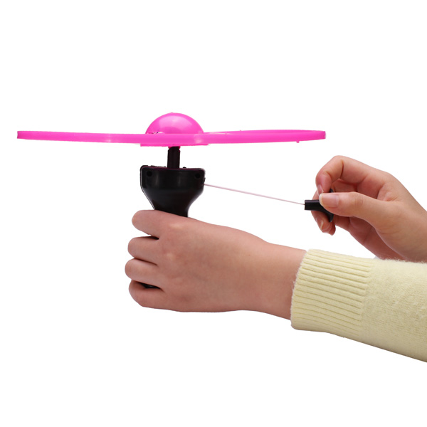 Fly toy. Летающая тарелка игрушка. Летающая тарелка НЛО игрушка. Светящиеся летающие игрушки. Детская игрушка летающая тарелка со звуком.