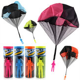 Giocattolo da paracadute Lancia e fa cadere giocattolo divertente all'aperto Giocattoli sportivi all'aria aperta Colore casuale con bambola soldato