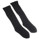 Le calze elastiche a compressione alleviano le vene varicose per uomini e donne desiderosi di dimagrire