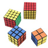 Σετ 4 κλασικών παιχνιδιών Magic Cube: 2x2x2 και 3x3x3 και 4x4x4 και 5x5x5 από PVC με αυτοκόλλητα τετράγωνα παζλ. Κύβοι ταχύτητας.