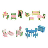 4 Sets mit feinen Holzpuppenhaus-Möbeln für Puppenhaus-Miniaturen