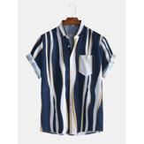 قمصان كاجوال ذات أكمام قصيرة بجيوب على الصدر وتصميم باللون الأساسي لموضة الرجال