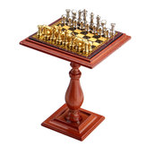 Conjunto de xadrez em miniatura e peças de xadrez magnéticas na mesa Acessórios 1:12 para casa de bonecas