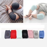 Paar elastischer, rutschfester Knieschützer für Kleinkinder und Babys, die die Beine schützen und Unfälle beim Krabbeln verhindern.
