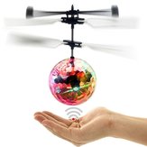 Flying Ball Infrarrojo Inducción Cristal Intermitente luz LED Juguetes USB Recargable para Niños Cumpleaños Regalos de Navidad