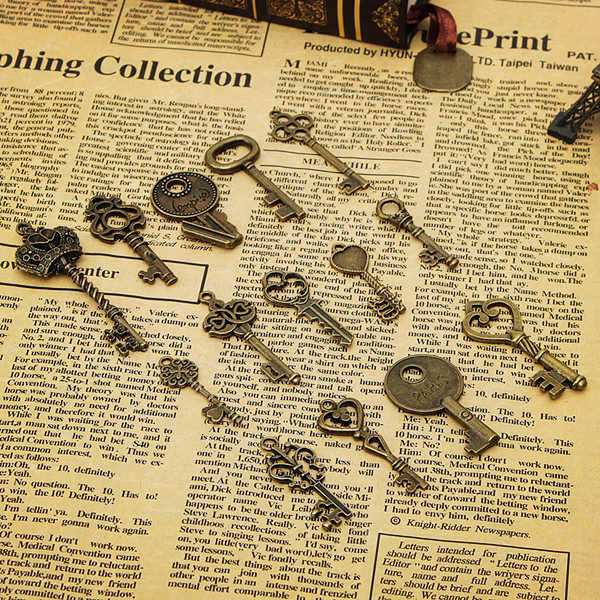 14pcs Retro Vintage Old Style Key Pendants DIY Accessaries
