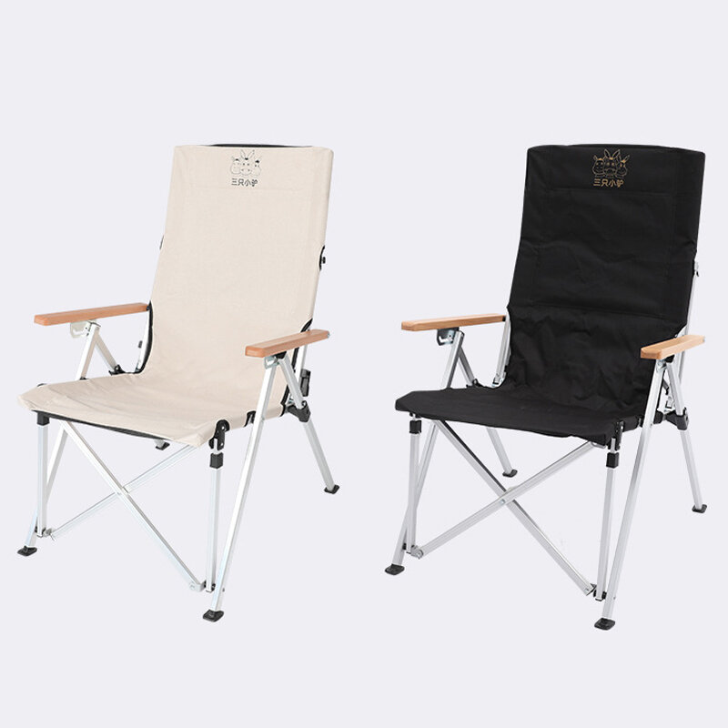ordozható kültéri összecsukható szék állítható háttámlával a pihenéshez a strandon vagy pikniken, alumíniumötvözetből készült és összecsukható egy fa kartámlával.
