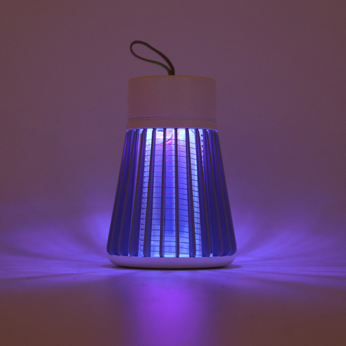 Oplaadbare insectenkiller lamp met laag geluidsniveau, fysieke muggenverdrijver.