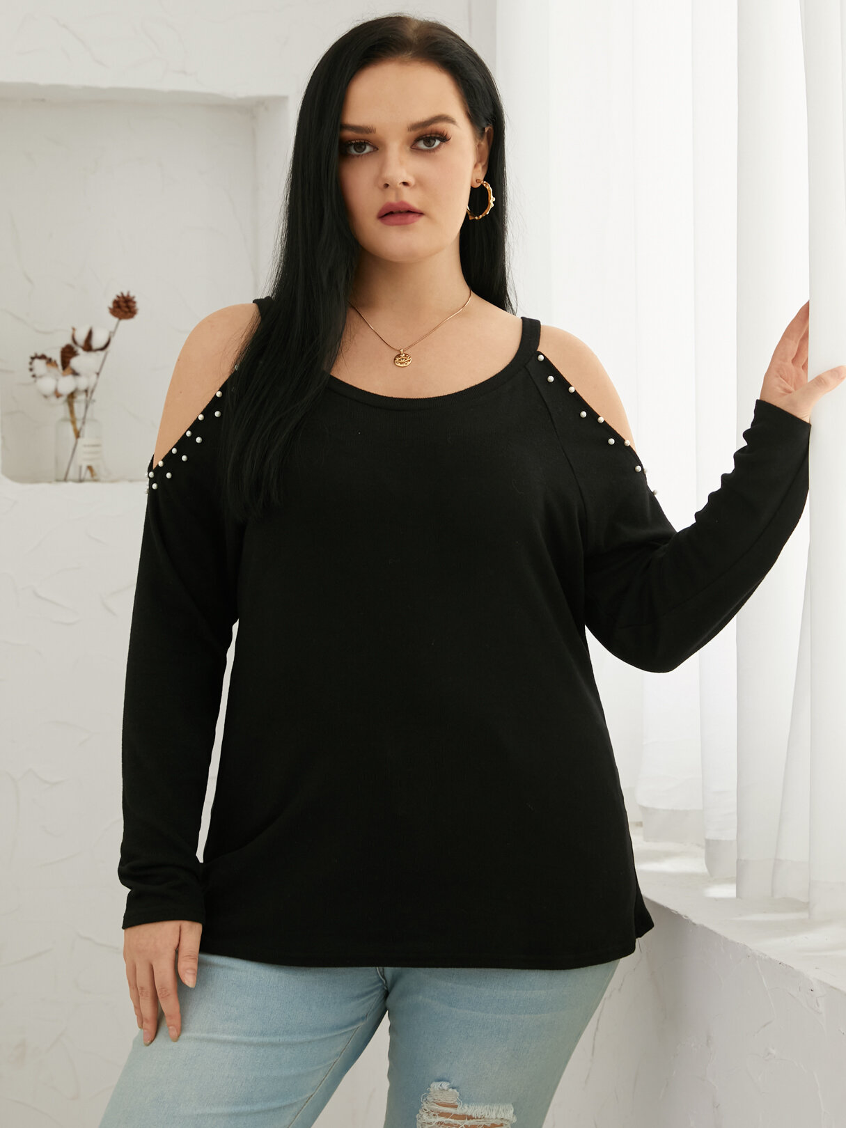 

Plus Size Cold Shoulder Jewelled Long Sleeves Tee