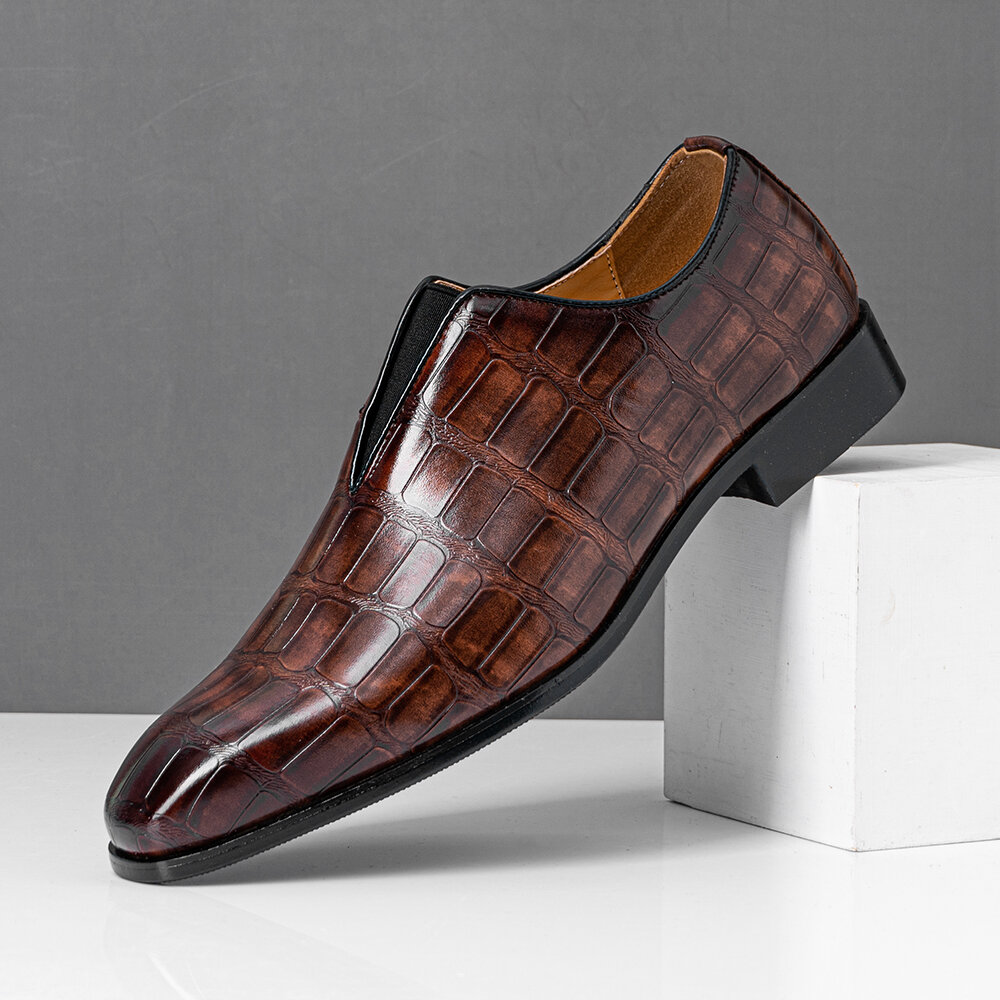 Men Leather Soft Sole Pointy Toe Crocodile Pattern Slip On Casual Dress Shoes