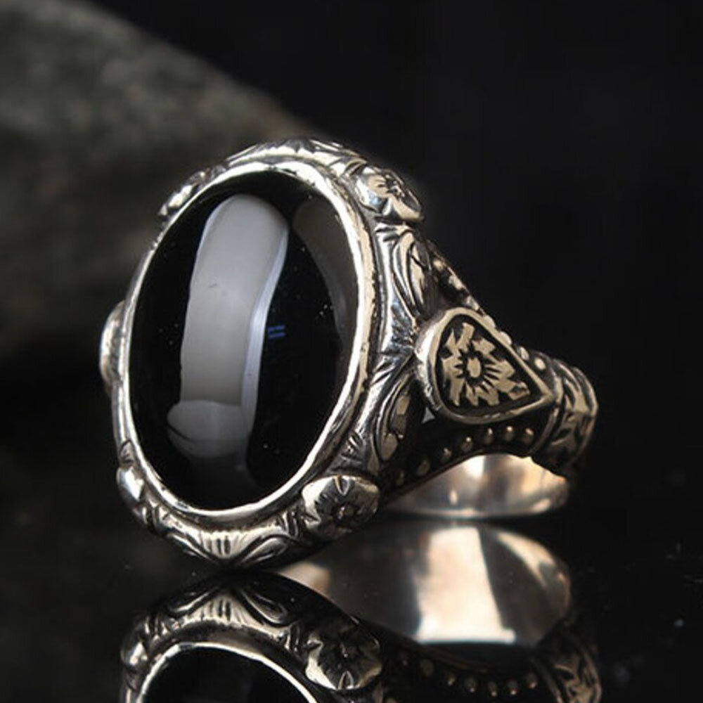1 Pcs Men's Fashion Punk Vintage Craft Black Gemstone Alloy Engraved Ring