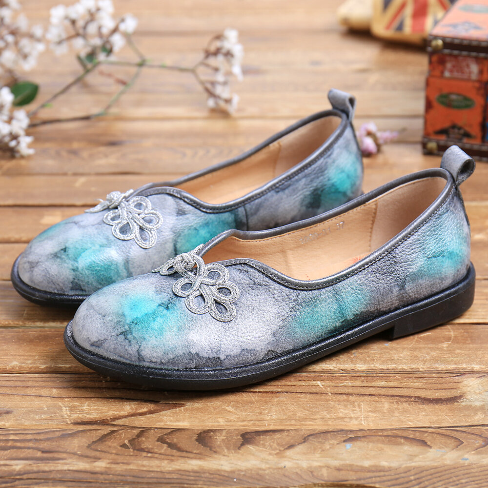 

SOCOFY Tie-dyed Leather Chinese Knot Decor Comfy Soft Slip On Flat Shoes