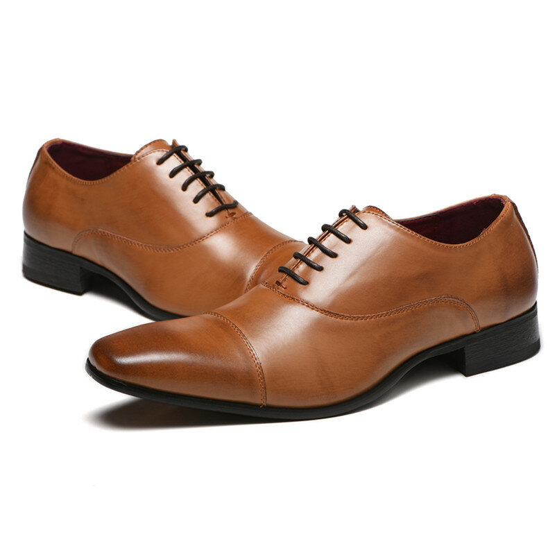 Sapatos de couro Oxford formais para homens com ponta para casamentos, negócios e ocasiões casuais.