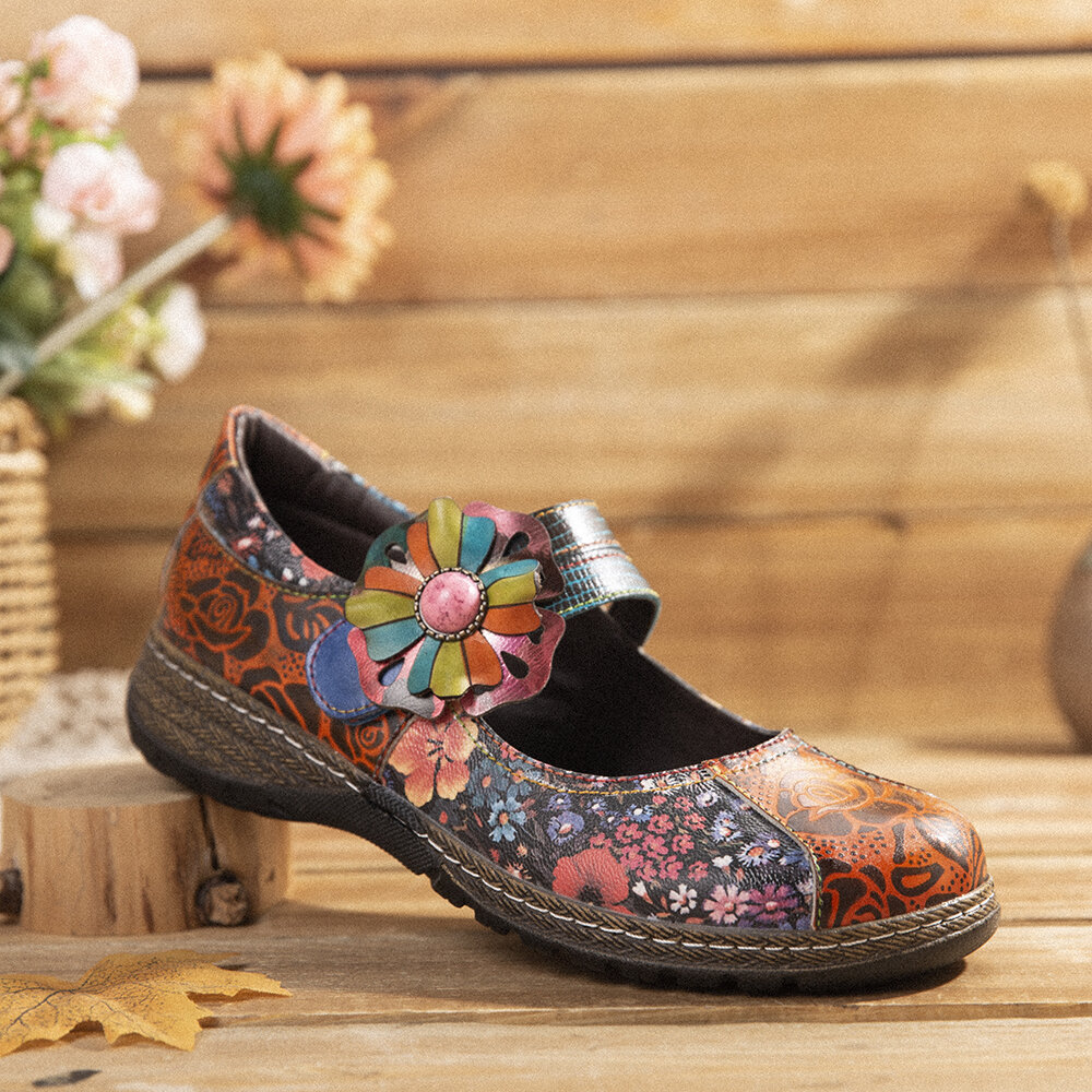 

SOCOFY Retro Embossed Flower Splicing Floral Genuine Leather Flat Shoes